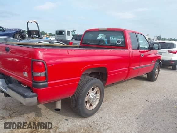 2001 Dodge 2500 z VIN 3B7KC23651G737736, wystawiony jako IAAI lot #42661018 z przebiegiem 213 546 mil mil oraz . Historia ofert i sprzedaży dostępna na DreamBid. Obrazek 4.