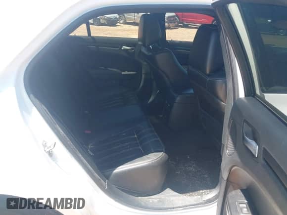 2015 Chrysler 300 S с VIN 2C3CCAGG3FH884568, выставлен на аукционе IAAI как лот 42564100 с пробегом 111 563 миль миль и . История ставок и продаж доступна на DreamBid. Изображение 8.