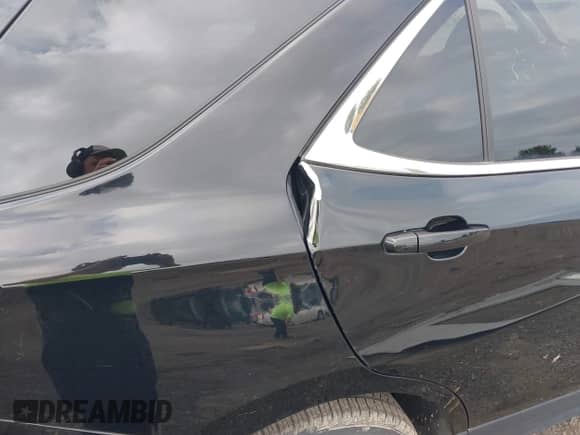 2023 Chevrolet Equinox LT z VIN 3GNAXUEG1PL106023, wystawiony jako IAAI lot #42973300 z przebiegiem 7 999 mil mil oraz . Historia ofert i sprzedaży dostępna na DreamBid. Obrazek 6.