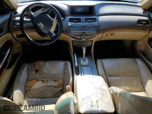 2009 Honda Accord EX-L z VIN 1HGCP368X9A032633, wystawiony jako Copart lot #82606445 z przebiegiem 145 821 mil mil oraz Czysty tytuł • Clean title. Historia ofert i sprzedaży dostępna na DreamBid. Obrazek 8.