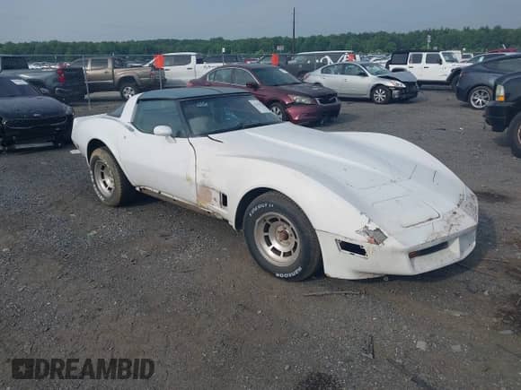 1982 Chevrolet Corvette with VIN 1G1AY8780C5106178, listed as a IAAI auction lot 42410144 with 124,660 mi miles and . Bid and sale history available at DreamBid. Image 1.