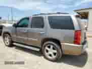 2011 Chevrolet Tahoe LTZ z VIN 1GNSCCE07BR397951, wystawiony jako Copart lot #66709405 z przebiegiem 179 041 mil mil oraz Czysty tytuł • Clean title. Historia ofert i sprzedaży dostępna na DreamBid. Obrazek 2.