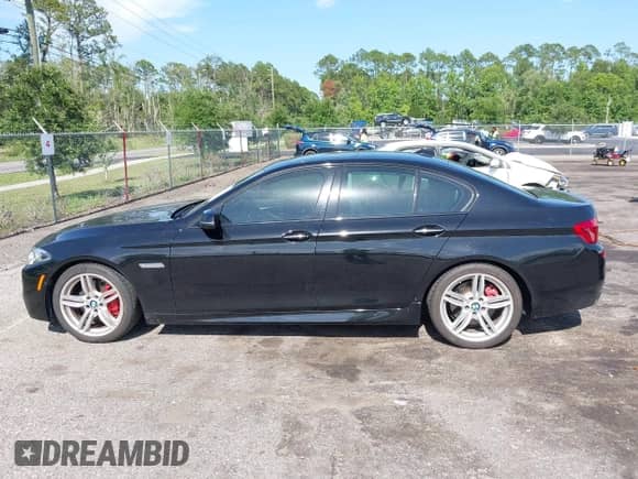 2015 BMW 5 Series 550i с VIN WBAKN9C56FD961562, выставлен на аукционе IAAI как лот 42523294 с пробегом 49 889 миль миль и . История ставок и продаж доступна на DreamBid. Изображение 15.