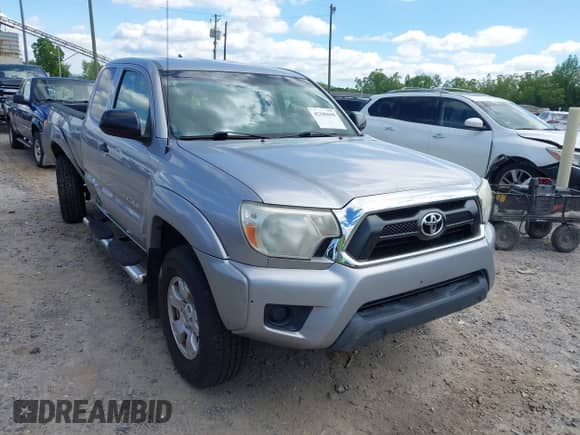 2015 Toyota Tacoma PreRunner z VIN 5TFTX4GN6FX050905, wystawiony jako IAAI lot #42189698 z przebiegiem 115 728 mil mil oraz . Historia ofert i sprzedaży dostępna na DreamBid. Obrazek 1.