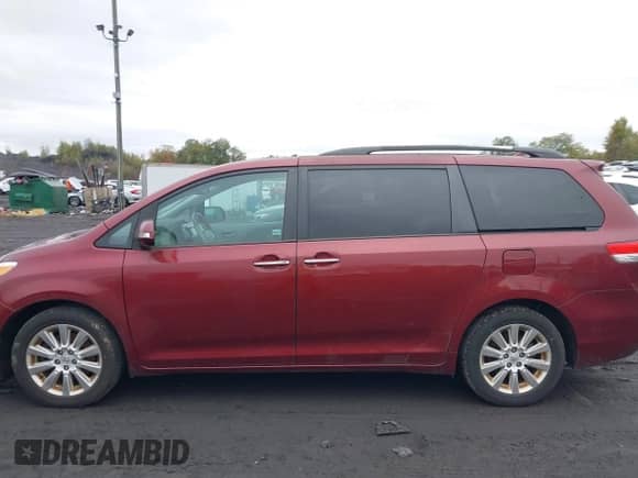 2013 Toyota Sienna XLE with VIN 5TDDK3DC8DS064632, listed as a IAAI auction lot 43445052 with 123,676 mi miles and . Bid and sale history available at DreamBid. Image 14.