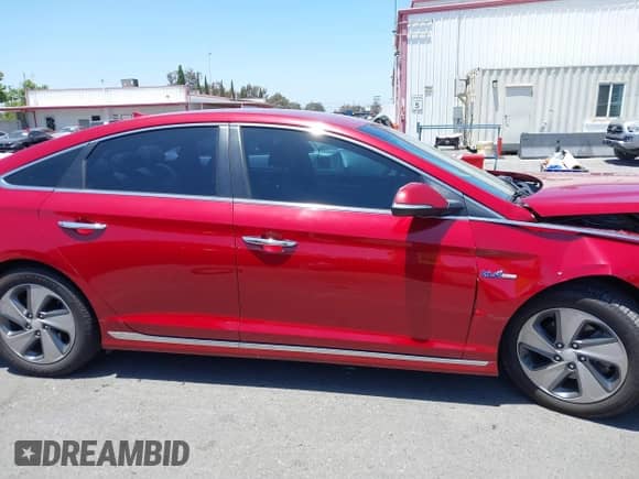 2016 Hyundai Sonata Limited with VIN KMHE34L18GA033465, listed as a IAAI auction lot 42532686 with 123,170 mi miles and . Bid and sale history available at DreamBid. Image 14.