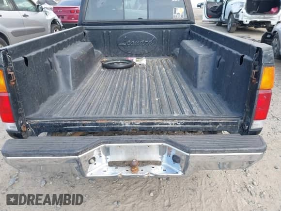 1996 Nissan Frontier XE с VIN 1N6SD11S9TC306665, выставлен на аукционе IAAI как лот 41946267 с пробегом 228 518 миль миль и . История ставок и продаж доступна на DreamBid. Изображение 16.