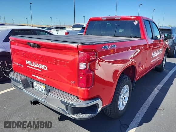 2024 Chevrolet Silverado 1500 LT z VIN 1GCRDDEK1RZ155405, wystawiony jako IAAI lot #43540237 z przebiegiem 50 431 mil mil oraz . Historia ofert i sprzedaży dostępna na DreamBid. Obrazek 31.