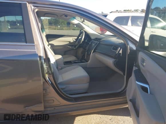 2015 Toyota Camry SE z VIN 4T1BF1FKXFU498713, wystawiony jako IAAI lot #43491138 z przebiegiem 211 840 mil mil oraz . Historia ofert i sprzedaży dostępna na DreamBid. Obrazek 5.