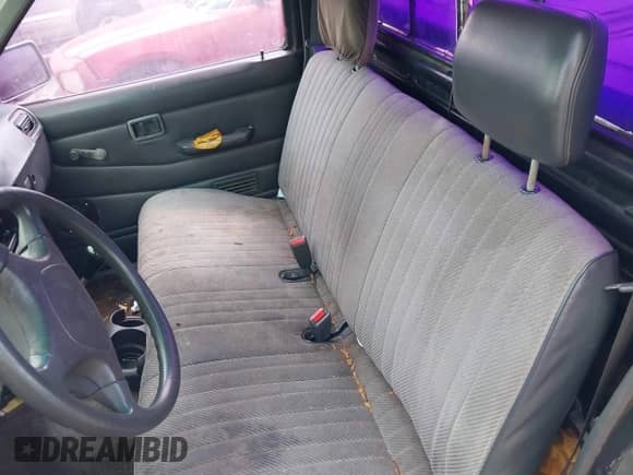 1994 Nissan Frontier z VIN 1N6SD11S8RC384511, wystawiony jako IAAI lot #43221532 z przebiegiem 319 071 mil mil oraz . Historia ofert i sprzedaży dostępna na DreamBid. Obrazek 8.