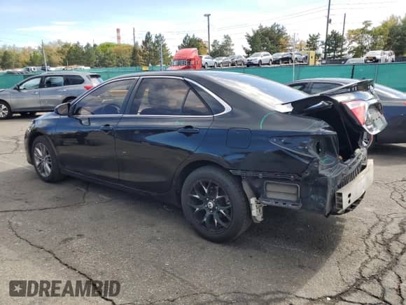 2015 Toyota Camry SE z VIN 4T1BF1FK5FU894791, wystawiony jako Copart lot #82327015 z przebiegiem 218 883 mil mil oraz Szkoda całkowita • Salvage title. Historia ofert i sprzedaży dostępna na DreamBid. Obrazek 2.