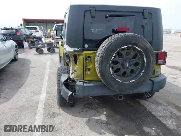 2007 Jeep Wrangler Unlimited Sahara z VIN 1J8GA59167L161894, wystawiony jako IAAI lot #41856064 z przebiegiem 122 714 mil mil oraz . Historia ofert i sprzedaży dostępna na DreamBid. Obrazek 6.