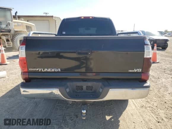 2004 Toyota Tundra SR5 z VIN 5TBET34104S453368, wystawiony jako Copart lot #87469845 z przebiegiem 271 497 mil mil oraz Czysty tytuł • Clean title. Historia ofert i sprzedaży dostępna na DreamBid. Obrazek 6.