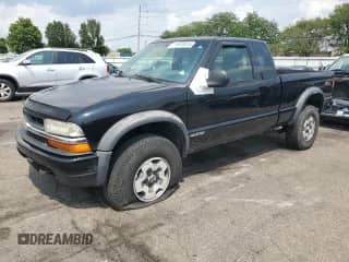 2002 Chevrolet S-10 LS z VIN 1GCCT19W628199383, wystawiony jako Copart lot #64810314 z przebiegiem 172 895 mil mil oraz Szkoda całkowita • Salvage title. Historia ofert i sprzedaży dostępna na DreamBid. Obrazek 1.