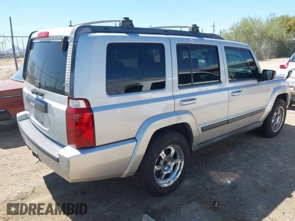 2007 Jeep Commander Sport с VIN 1J8HG48N77C547242, выставлен на аукционе IAAI как лот 42820516 с пробегом 161 214 миль миль и . История ставок и продаж доступна на DreamBid. Изображение 4.