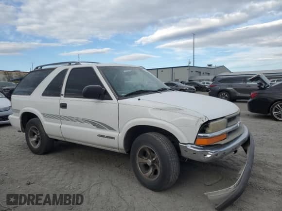 2000 Chevrolet Blazer LS с VIN 1GNCS18W6YK108426, выставлен на аукционе Copart как лот 54915225 с пробегом 150 041 миль миль и Списание • Salvage title. История ставок и продаж доступна на DreamBid. Изображение 4.