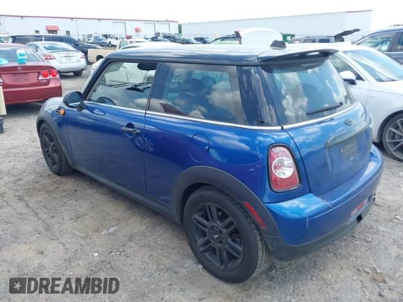 2012 MINI Hardtop with VIN WMWSU3C51CT543315, listed as a IAAI auction lot 42802820 with 156,549 mi miles and . Bid and sale history available at DreamBid. Image 3.