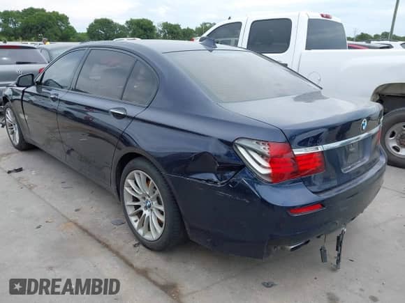 2014 BMW 7 Series 740Li z VIN WBAYE4C51ED137951, wystawiony jako IAAI lot #42475227 z przebiegiem 98 430 mil mil oraz . Historia ofert i sprzedaży dostępna na DreamBid. Obrazek 3.