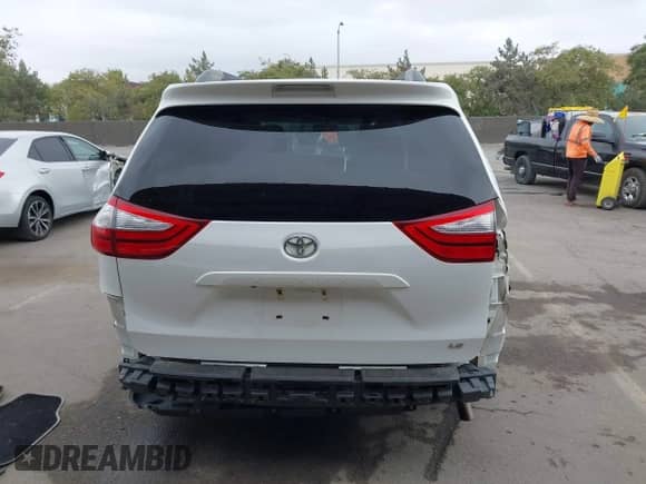 2015 Toyota Sienna LE z VIN 5TDKK3DC1FS585864, wystawiony jako IAAI lot #43453737 z przebiegiem 150 074 mil mil oraz . Historia ofert i sprzedaży dostępna na DreamBid. Obrazek 17.