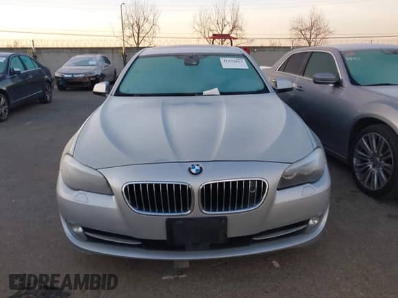 2011 BMW 5 Series 550i z VIN WBAFR9C51BC618129, wystawiony jako IAAI lot #41572833 z przebiegiem 83 136 mil mil oraz . Historia ofert i sprzedaży dostępna na DreamBid. Obrazek 6.