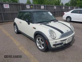 2004 MINI Hardtop z VIN WMWRC334X4TJ56384, wystawiony jako IAAI lot #42581423 z przebiegiem 79 129 mil mil oraz . Historia ofert i sprzedaży dostępna na DreamBid. Obrazek 1.