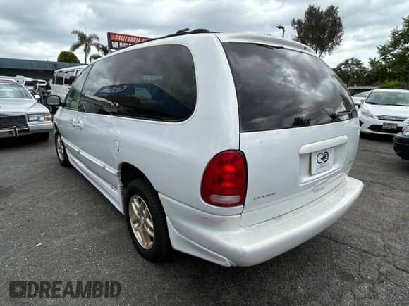 1998 Dodge Caravan LE с VIN 1B4GP54L1WB720025, выставлен на аукционе Copart как лот 55103445 с пробегом 88 274 миль миль и Чистый • Clean title. История ставок и продаж доступна на DreamBid. Изображение 3.