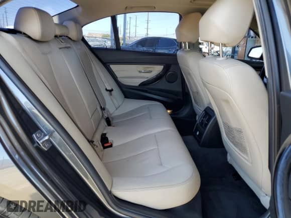 2015 BMW 3 Series 328i с VIN WBA3C1C56FP852724, выставлен на аукционе Copart как лот 71791085 с пробегом 134 985 миль миль и Списание • Salvage title. История ставок и продаж доступна на DreamBid. Изображение 10.