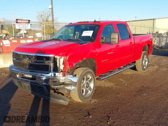 2011 Chevrolet Silverado 2500HD LTZ z VIN 1GC1KYCG6BF262384, wystawiony jako IAAI lot #43500521 z przebiegiem 83 037 mil mil oraz . Historia ofert i sprzedaży dostępna na DreamBid. Obrazek 22.