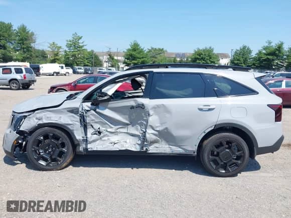 2025 Kia Sorento X-Line EX with VIN 5XYRHDJFXSG339002, listed as a IAAI auction lot 42671676 with 3,763 mi miles and . Bid and sale history available at DreamBid. Image 14.