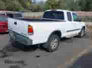 2004 Toyota Tundra SR5 z VIN 5TBBT44114S456028, wystawiony jako IAAI lot #43430467 z przebiegiem 230 434 mil mil oraz . Historia ofert i sprzedaży dostępna na DreamBid. Obrazek 4.