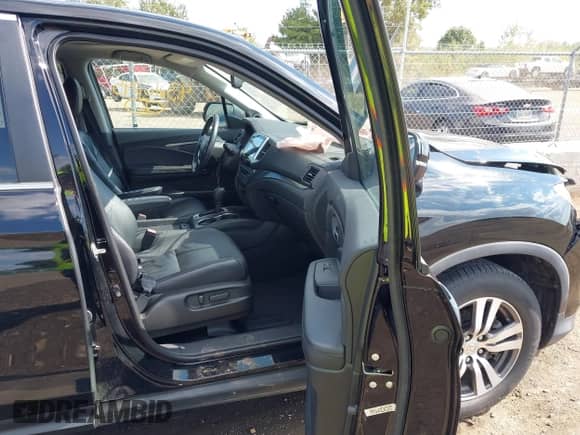 2017 Honda Pilot EX-L z VIN 5FNYF6H58HB025701, wystawiony jako IAAI lot #43216295 z przebiegiem 167 681 mil mil oraz . Historia ofert i sprzedaży dostępna na DreamBid. Obrazek 5.