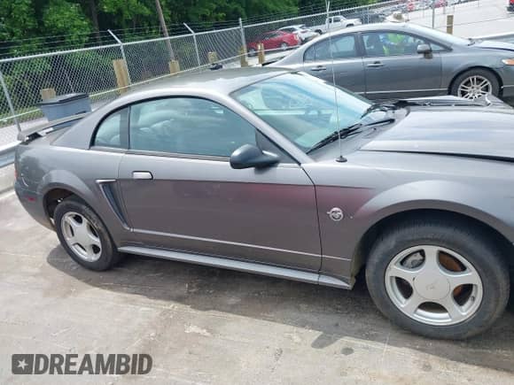 2004 Ford Mustang Standard с VIN 1FAFP404X4F100535, выставлен на аукционе IAAI как лот 42457701 с пробегом 114 589 миль миль и . История ставок и продаж доступна на DreamBid. Изображение 12.