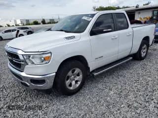 2022 Ram 1500 Big Horn z VIN 1C6RREBG0NN398512, wystawiony jako Copart lot #71171805 z przebiegiem Nie podano mil oraz Szkoda całkowita • Salvage title. Historia ofert i sprzedaży dostępna na DreamBid. Obrazek 1.