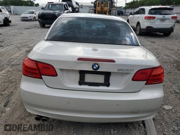 2011 BMW 3 Series 328i z VIN WBADW7C52BE544051, wystawiony jako Copart lot #68748285 z przebiegiem 83 651 mil mil oraz Szkoda całkowita • Salvage title. Historia ofert i sprzedaży dostępna na DreamBid. Obrazek 6.