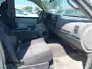 2012 Chevrolet Silverado 1500 LS z VIN 3GCPCREA5CG195542, wystawiony jako IAAI lot #42394304 z przebiegiem 246 628 mil mil oraz . Historia ofert i sprzedaży dostępna na DreamBid. Obrazek 5.