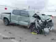 2023 Toyota Tacoma SR z VIN 3TMCZ5ANXPM631484, wystawiony jako IAAI lot #43316224 z przebiegiem 31 823 mil mil oraz . Historia ofert i sprzedaży dostępna na DreamBid. Obrazek 1.