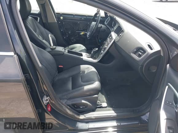 2015 Volvo S60 T5 Premier с VIN YV1612TB5F1310965, выставлен на аукционе IAAI как лот 42069463 с пробегом 107 178 миль миль и . История ставок и продаж доступна на DreamBid. Изображение 5.