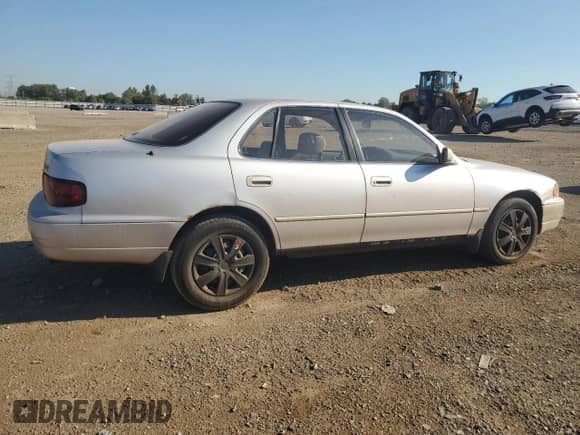 1995 Toyota Camry LE с VIN 4T1GK12E9SU100869, выставлен на аукционе Copart как лот 80628715 с пробегом 310 283 миль миль и Списание • Salvage title. История ставок и продаж доступна на DreamBid. Изображение 3.