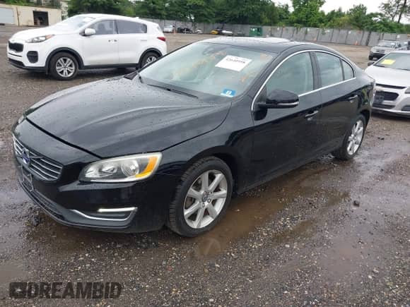 2016 Volvo S60 T5 Drive-E Premier z VIN YV126MFK7G2407961, wystawiony jako IAAI lot #42640958 z przebiegiem 96 884 mil mil oraz . Historia ofert i sprzedaży dostępna na DreamBid. Obrazek 17.
