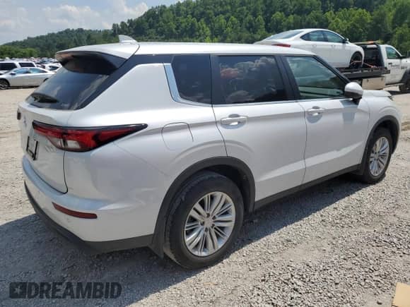 2024 Mitsubishi Outlander ES with VIN JA4J4UA84RZ077767, listed as a Copart auction lot 61832025 with 6,281 mi miles and Salvage title. Bid and sale history available at DreamBid. Image 3.