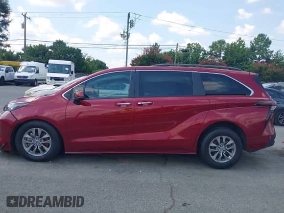 2023 Toyota Sienna XLE with VIN 5TDYRKECXPS152995, listed as a IAAI auction lot 42982758 with 28,651 mi miles and . Bid and sale history available at DreamBid. Image 14.