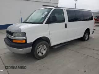 2008 Chevrolet Express Passenger z VIN 1GAHG35K581180004, wystawiony jako Copart lot #78199274 z przebiegiem Nie podano mil oraz Szkoda całkowita • Salvage title. Historia ofert i sprzedaży dostępna na DreamBid. Obrazek 1.