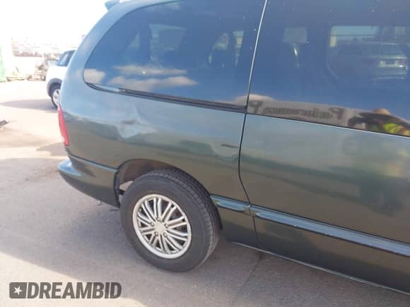 2000 Dodge Caravan SE with VIN 2B4GP44G5YR716285, listed as a IAAI auction lot 43257663 with 210,936 mi miles and . Bid and sale history available at DreamBid. Image 6.