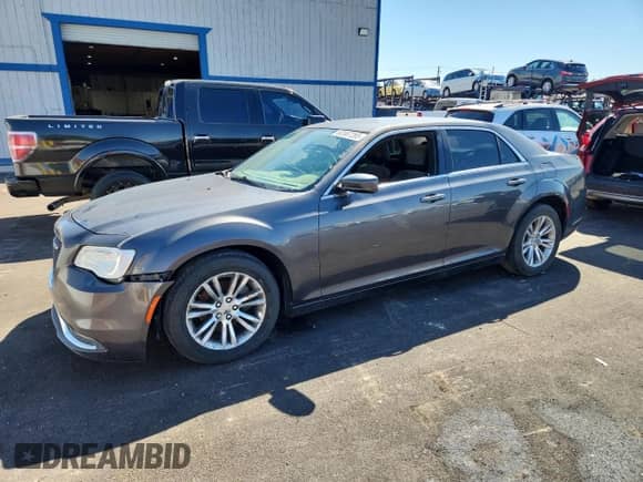 2018 Chrysler 300 Touring с VIN 2C3CCAAG0JH275939, выставлен на аукционе Copart как лот 82067265 с пробегом Не указан миль и Чистый • Clean title. История ставок и продаж доступна на DreamBid. Изображение 1.