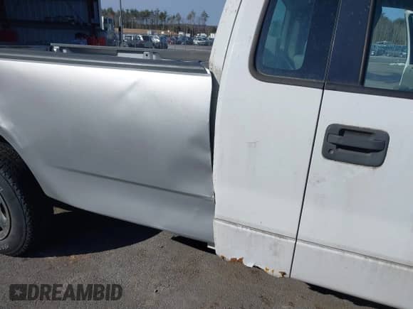 2006 Ford F-150 XL z VIN 1FTRF12W76NA36955, wystawiony jako IAAI lot #41800810 z przebiegiem 171 249 mil mil oraz . Historia ofert i sprzedaży dostępna na DreamBid. Obrazek 6.