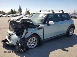 2013 MINI Hardtop с VIN WMWSU3C59DT680343, выставлен на аукционе Copart как лот 69430525 с пробегом 112 658 миль миль и Списание • Salvage title. История ставок и продаж доступна на DreamBid. Изображение 1.