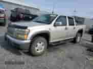 2007 Chevrolet Colorado 2LT z VIN 1GCDT13E678137641, wystawiony jako Copart lot #55794775 z przebiegiem 222 962 mil mil oraz Czysty tytuł • Clean title. Historia ofert i sprzedaży dostępna na DreamBid. Obrazek 1.