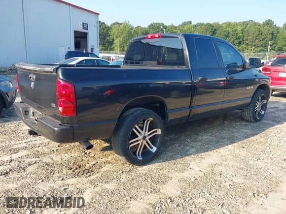 2008 Dodge 1500 SLT с VIN 1D7HA18288S532453, выставлен на аукционе IAAI как лот 43002415 с пробегом 250 635 миль миль и . История ставок и продаж доступна на DreamBid. Изображение 4.