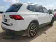 2023 Volkswagen Tiguan S z VIN 3VVRB7AX0PM140158, wystawiony jako Copart lot #63818435 z przebiegiem 61 653 mil mil oraz Szkoda całkowita • Salvage title. Historia ofert i sprzedaży dostępna na DreamBid. Obrazek 3.