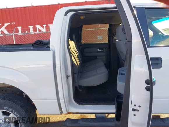 2012 Ford F-150 XL z VIN 1FTFW1EF9CFB26662, wystawiony jako IAAI lot #43477531 z przebiegiem 186 497 mil mil oraz . Historia ofert i sprzedaży dostępna na DreamBid. Obrazek 8.